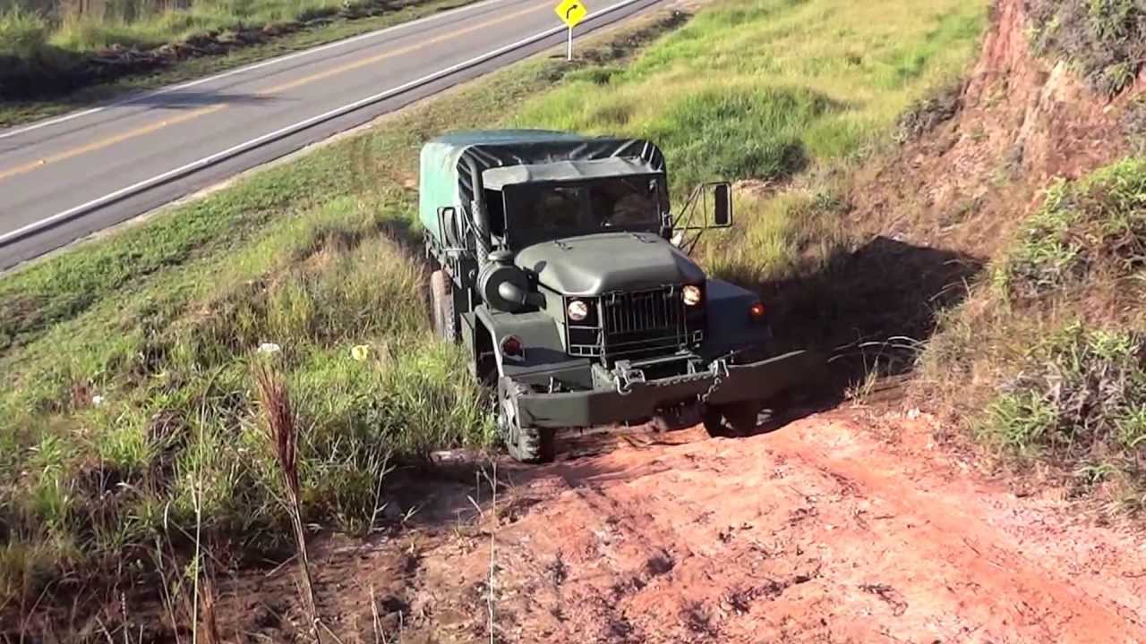 Caminhão Militar REO M813 5 Ton 6x6