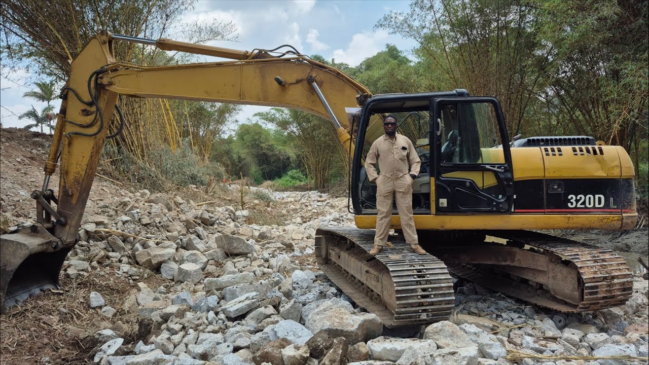 Who knows the difference between of truck and excavator? 