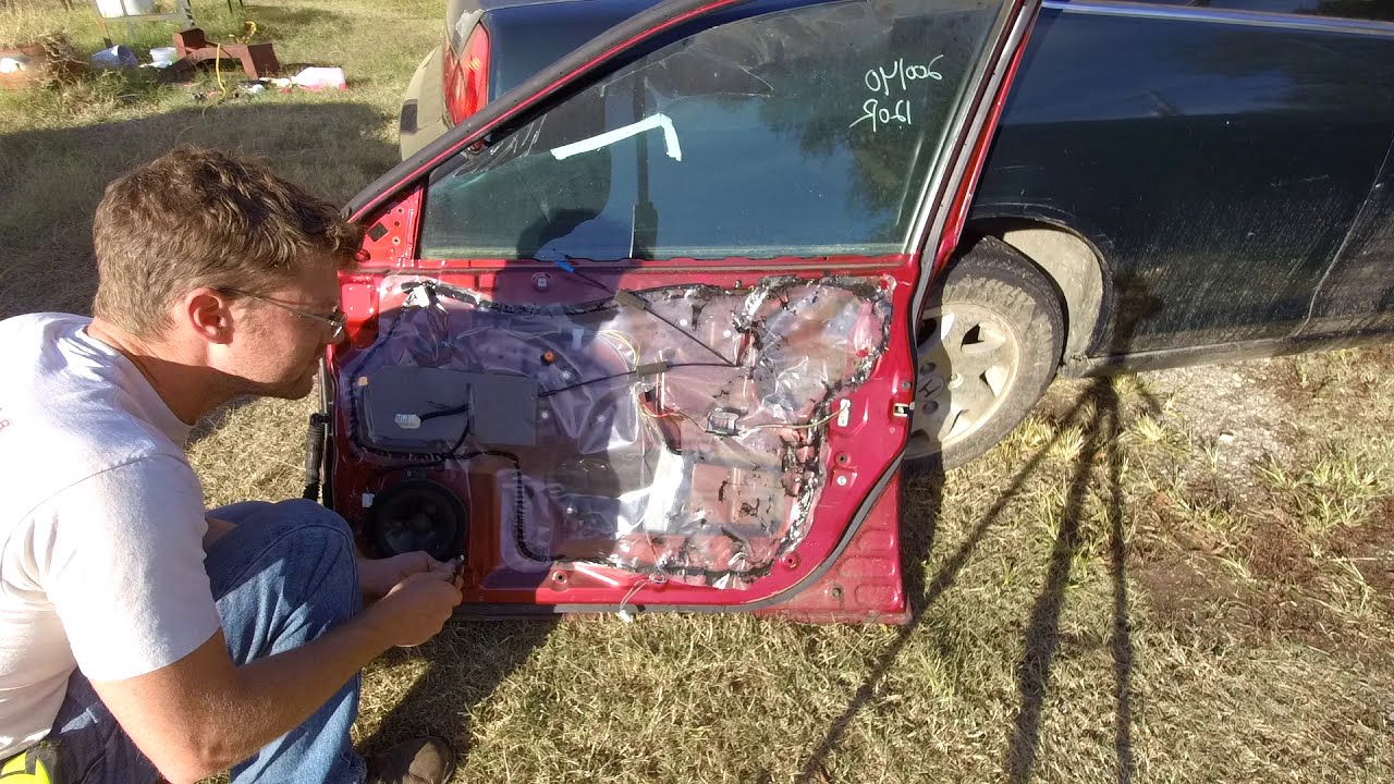 Снятие и установка передней двери Subaru Outback 2013 года.