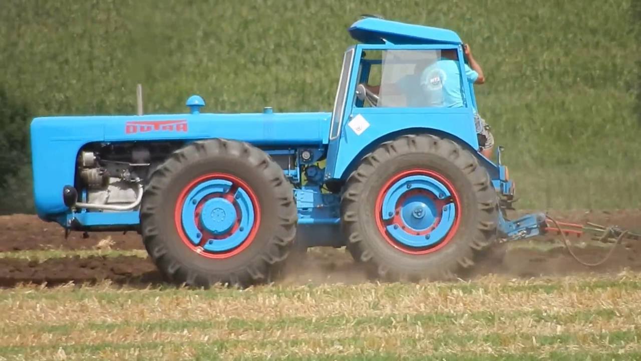D4KB beim pflügen in Rottelsdorf