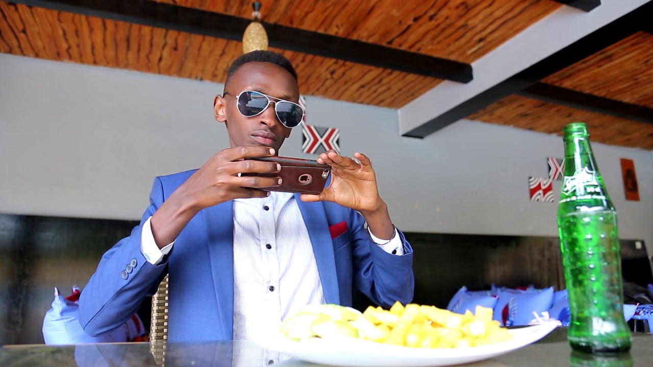 EP 4 b: 😆MAKANIKA yatiriye ibiryo muri HOTEL kugirango abyifotorezeho Selfie 🤳
