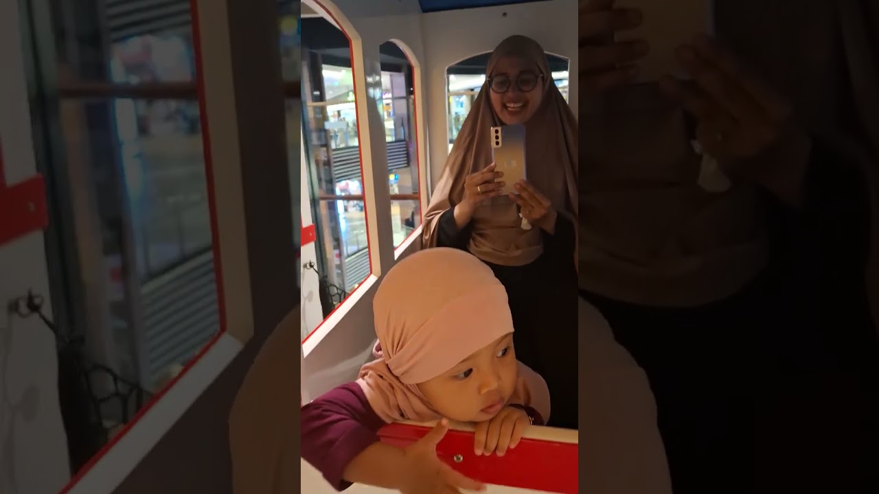 Serunya naik kereta dalam mal Aeon JGC.