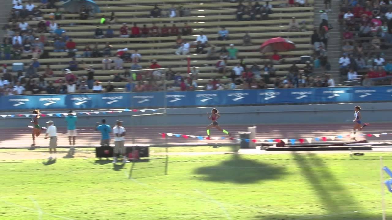 Allyson felix runs down her opponent 4x400 Mt Sac 2015 (:49 sec split)