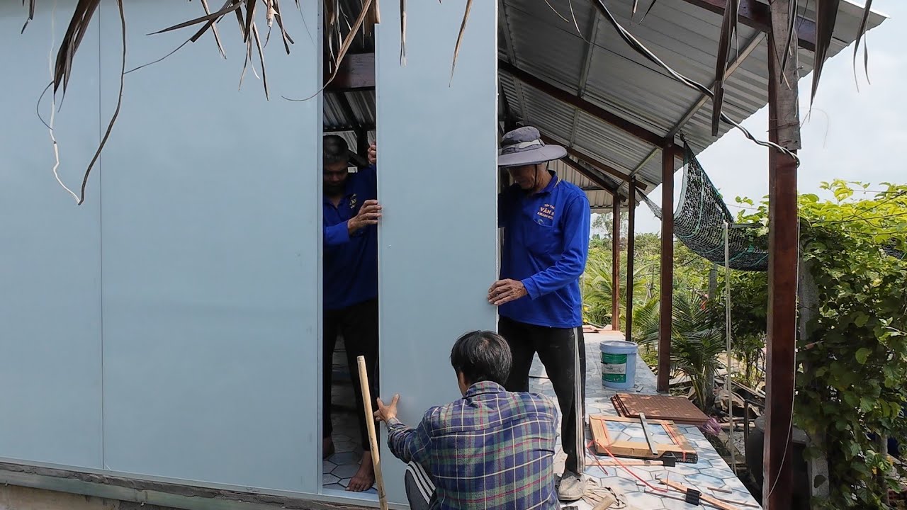 Đã Lắp Xong Vách Tường Phía Sau Nhà