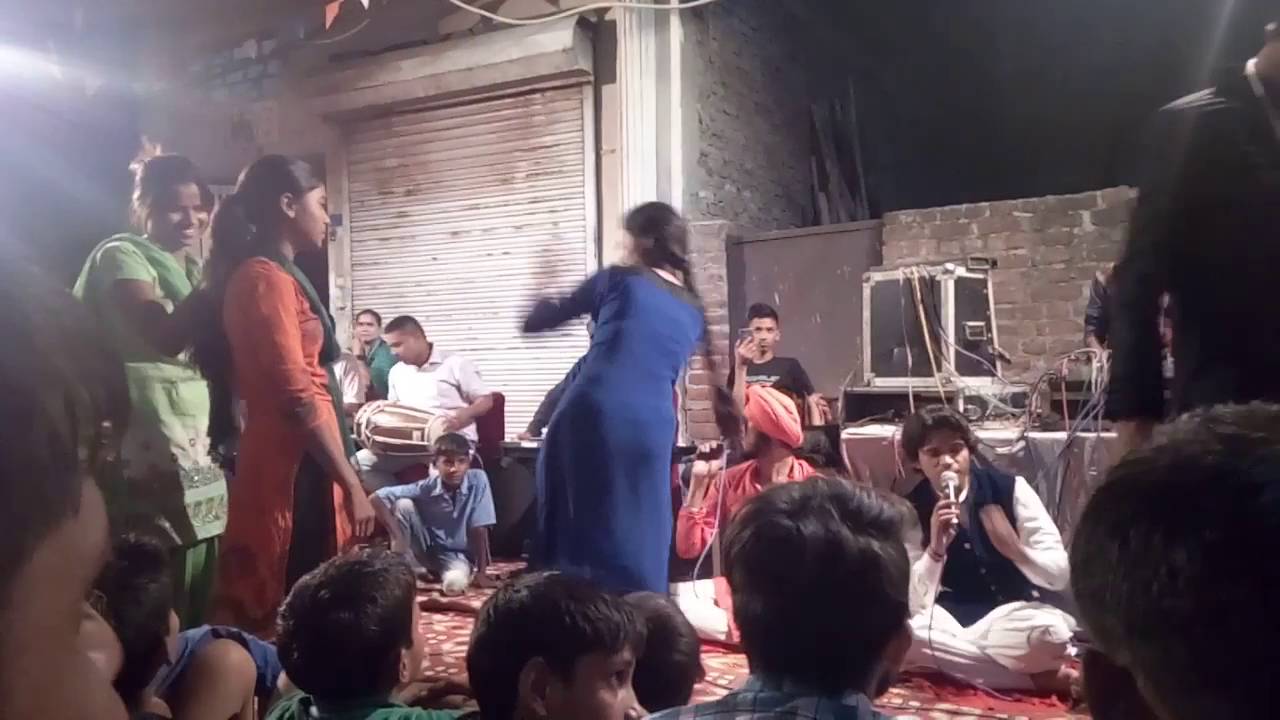 Jagran dance to girls