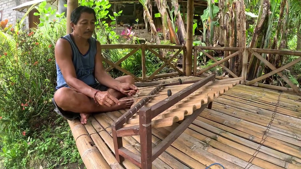 Wayan plays me a tune after lunch