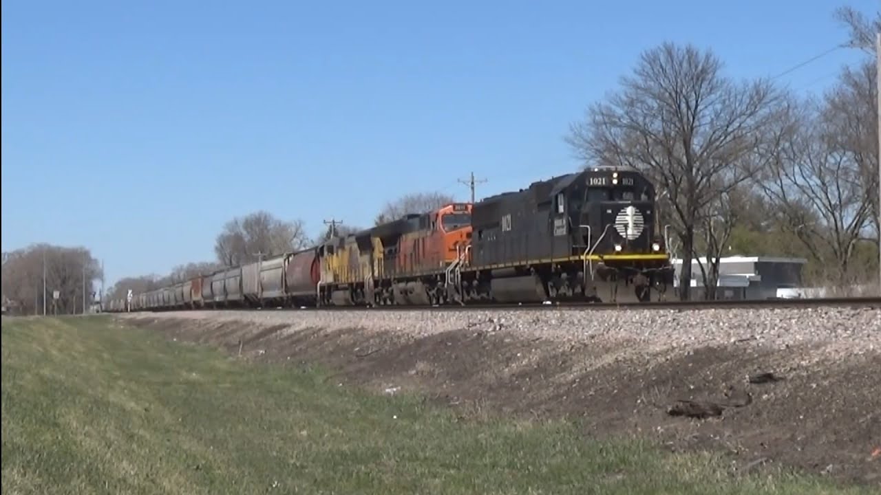 IC 1021 Leading G884 Across the Dubuque Sub