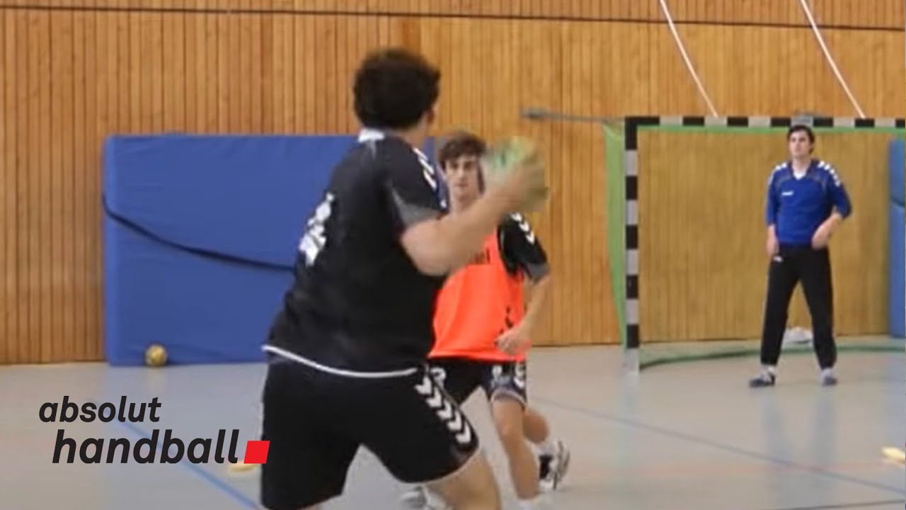 Cooperation pivot + backcourt