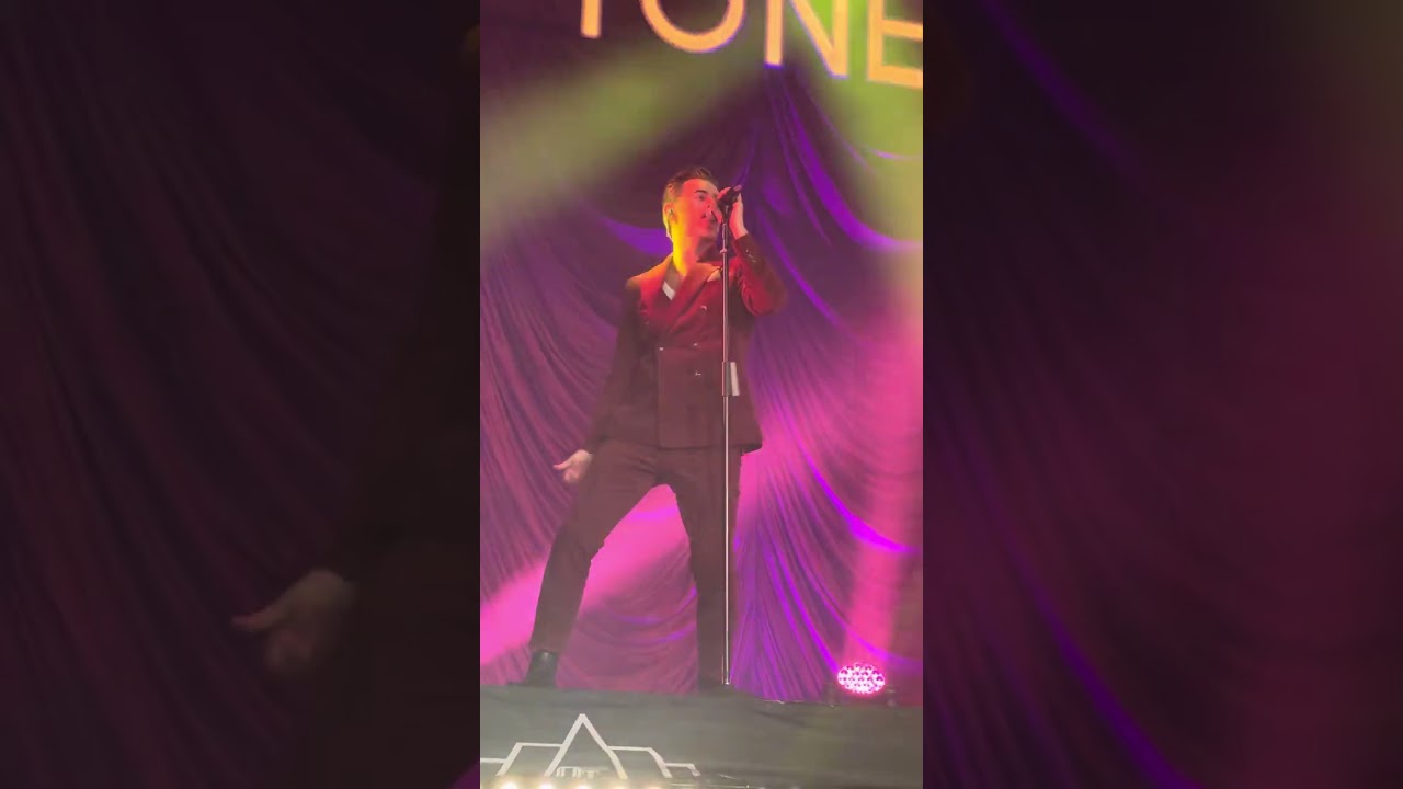 The Overtones - Do You Love Me. Sheffield 2023.