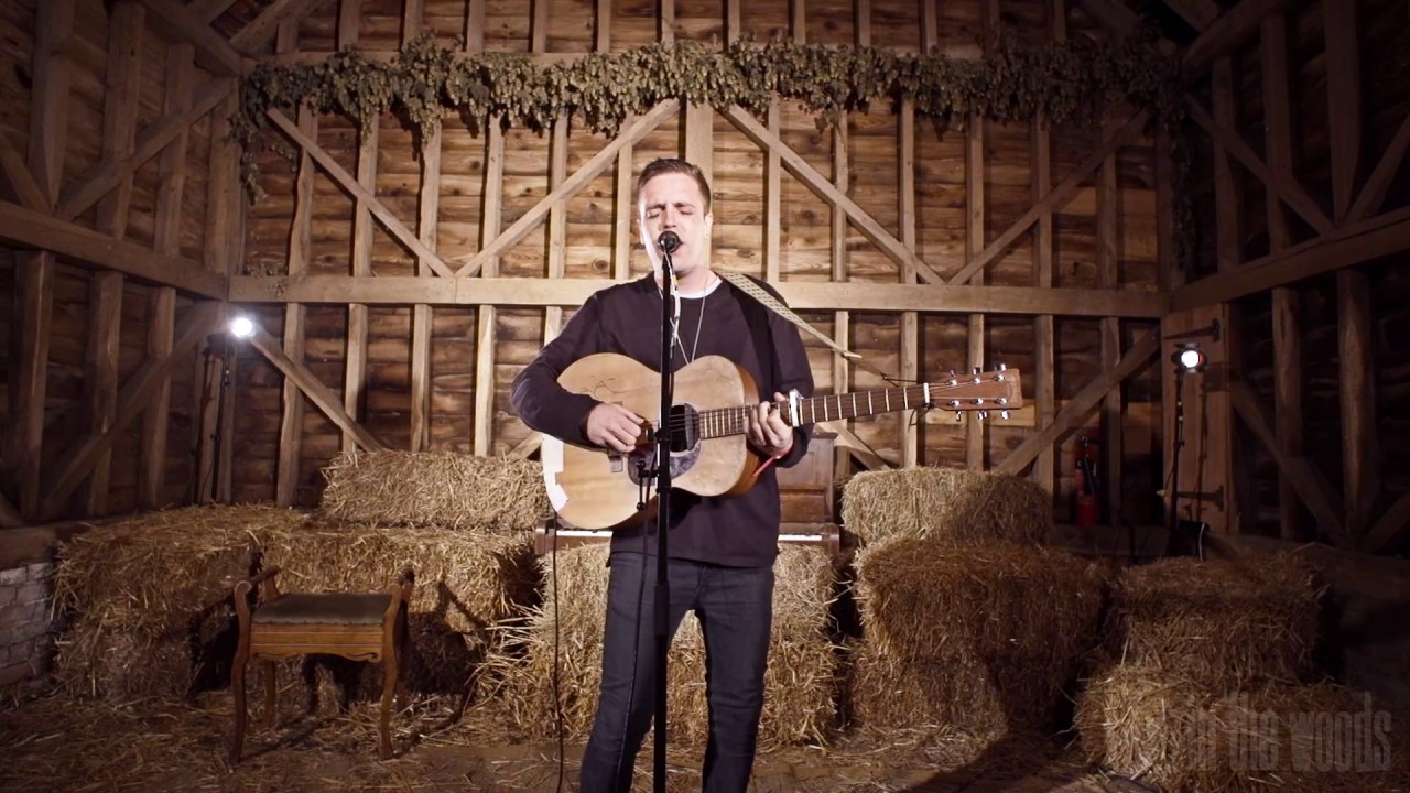 'Kicking Roses' - Benjamin Francis Leftwich // In The Woods Barn Session 2016