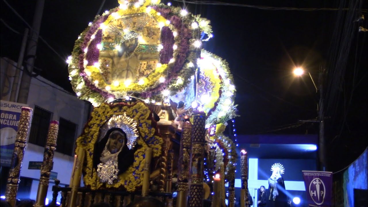 Homenaje y carguio de los penitentes de hábito al señor de la agonía 💜 - Semana Santa en Surco 2024