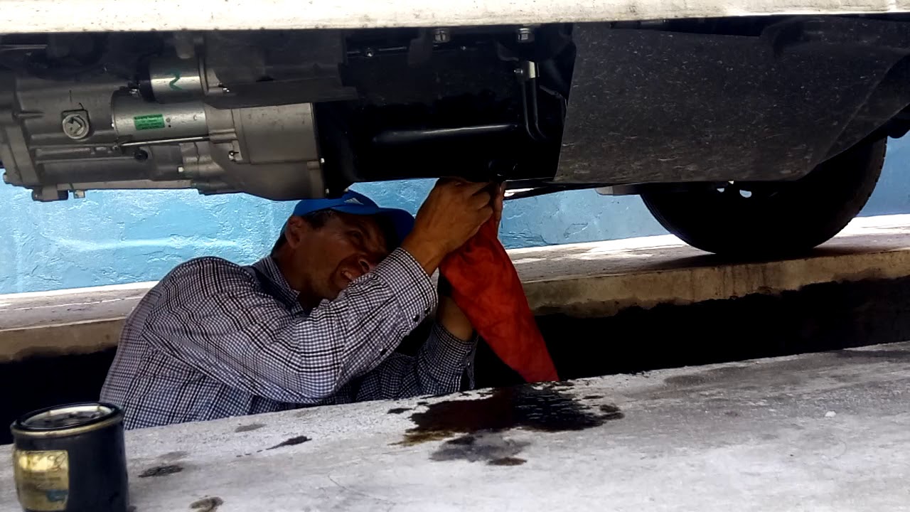 Cambio de aceite del motor y filtro de la Van N300(Change of engine oil and filter)
