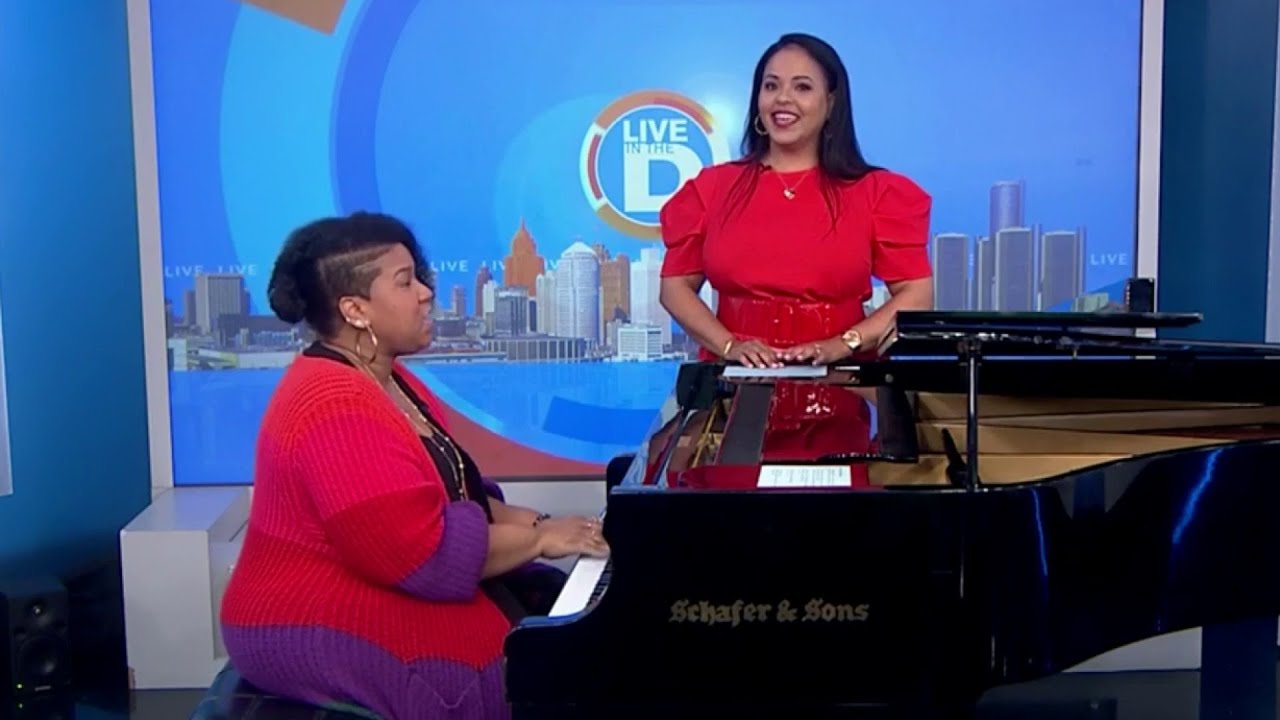 Live in the D: Antea teaches Tati to how to sing