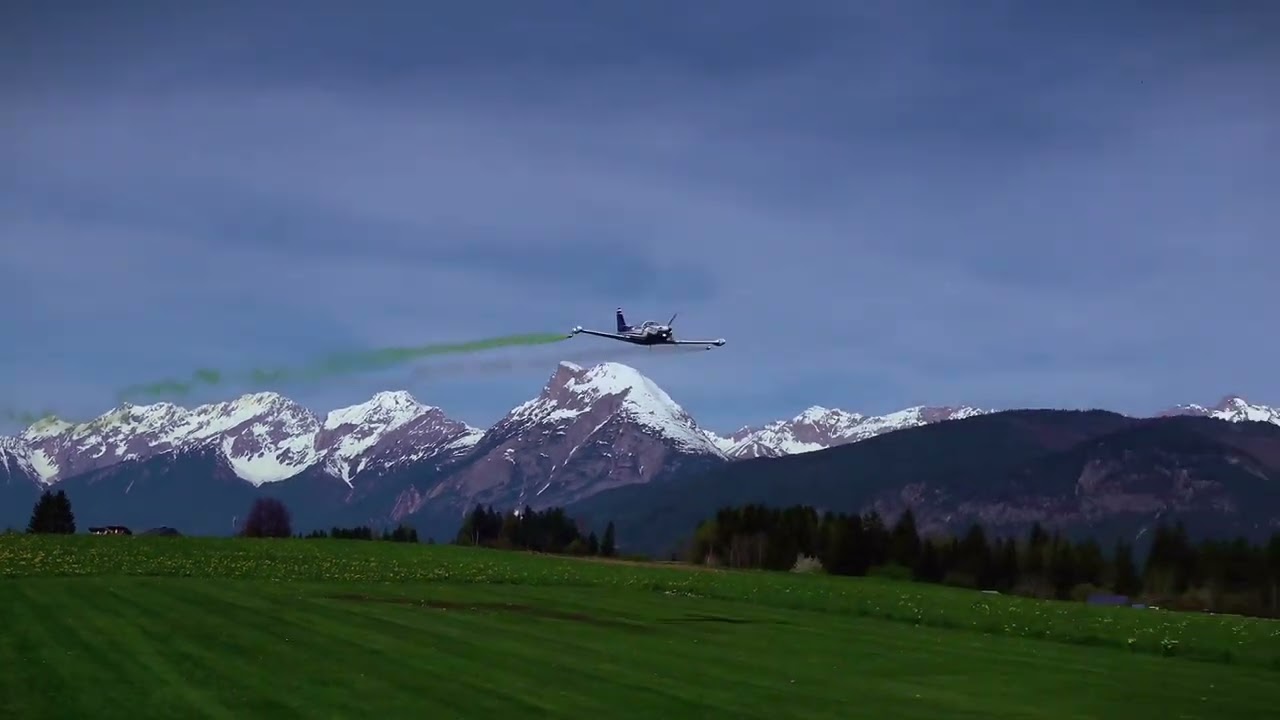 SIAI Marchetti SF 260 von CARF mit Smoke, geflogen von Jakob