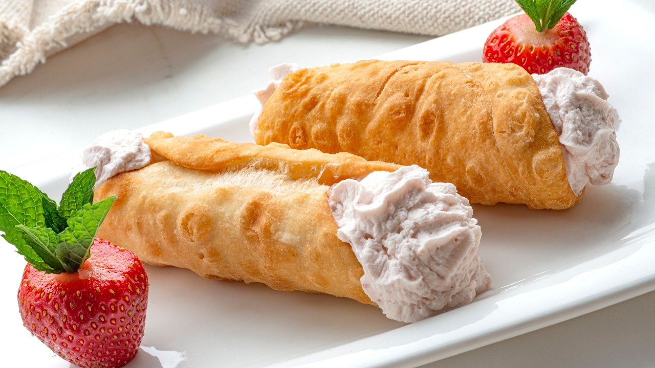 CANUTILLOS con CREMA de FRESAS | Receta de Karlos Argui&ntilde;ano | Cannoli caseros f&aacute;ciles