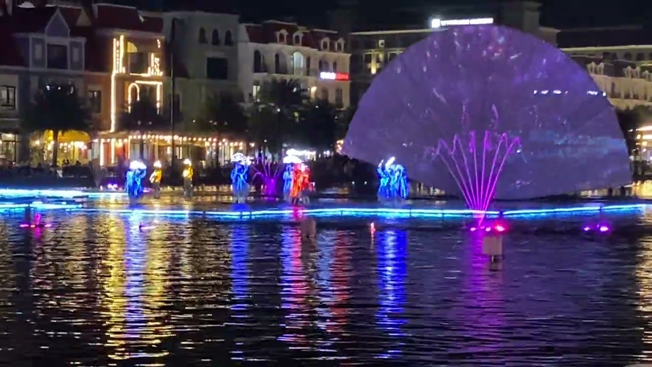 Бесплатное , ежедневное шоу на Grand World