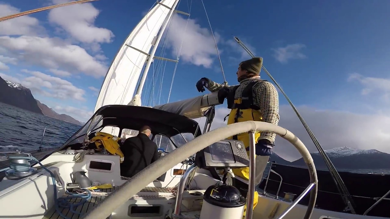 Beneteau First 405 Stella Nautica Sails home