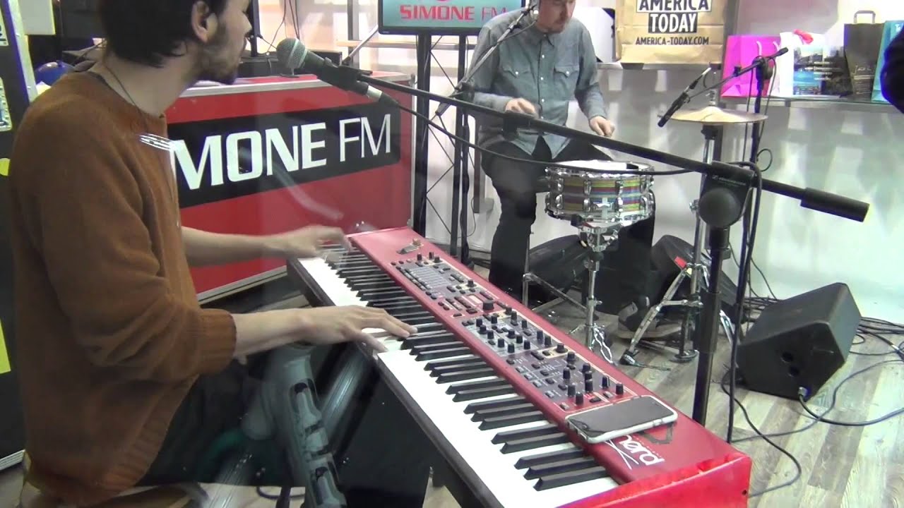 Handsome Poets - Sky on fire Live @ Simone FM