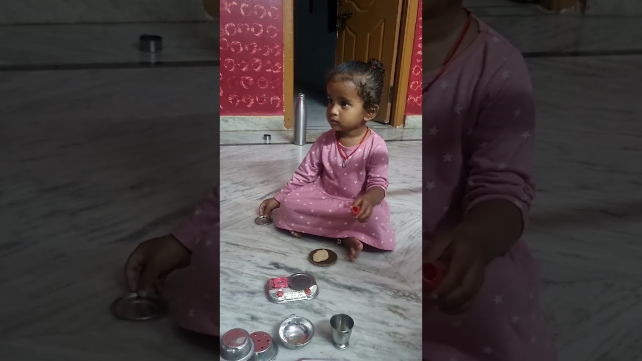 Chapathi making #chapathi #cutebaby #makingchapathu #softchapathi #layeredchapathi #trendingshorts