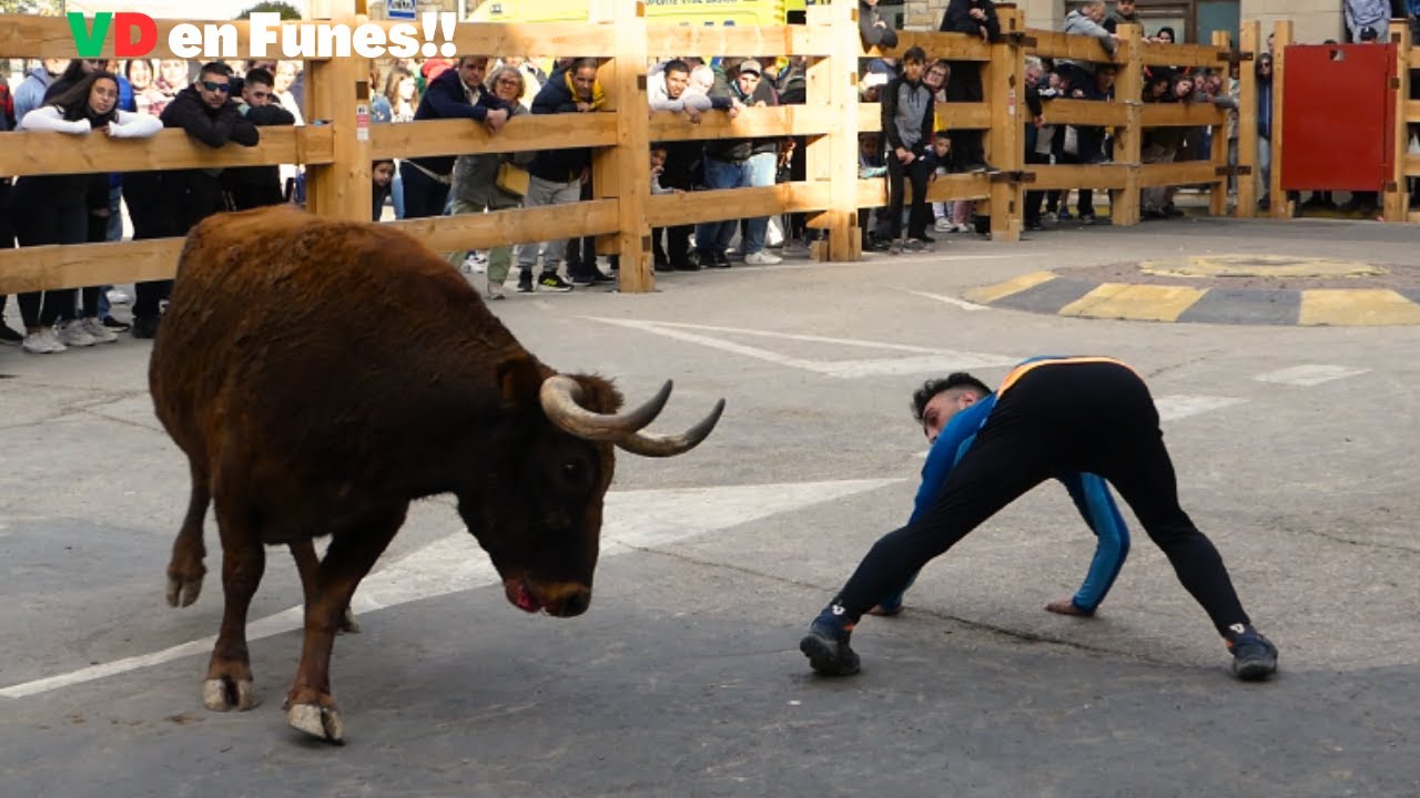 Buenos detalles en Funes con los capones de la VD || NAVARRA TOROS