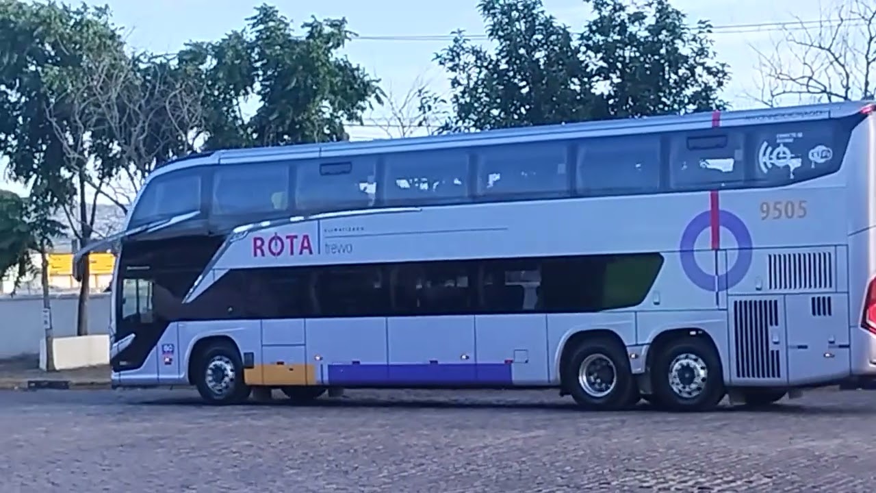 ônibus da rota chegando na rodoviária para embarque linha vitória da conquista para salvador Bahia 