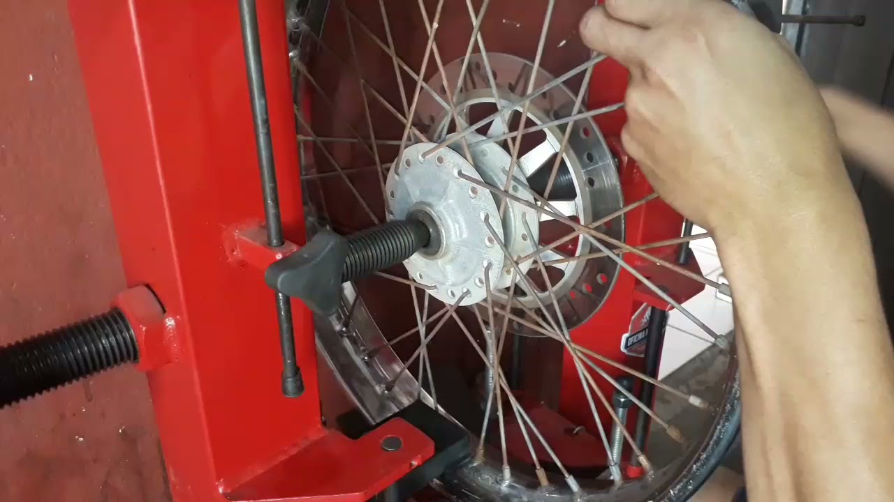 como desamassar aro de moto na máquina