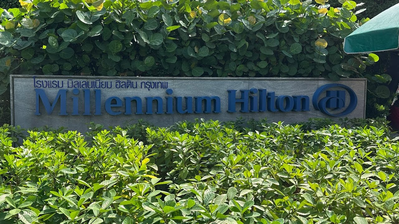 Millennium Hilton Bangkok; Family Suite Room with Lounge Access