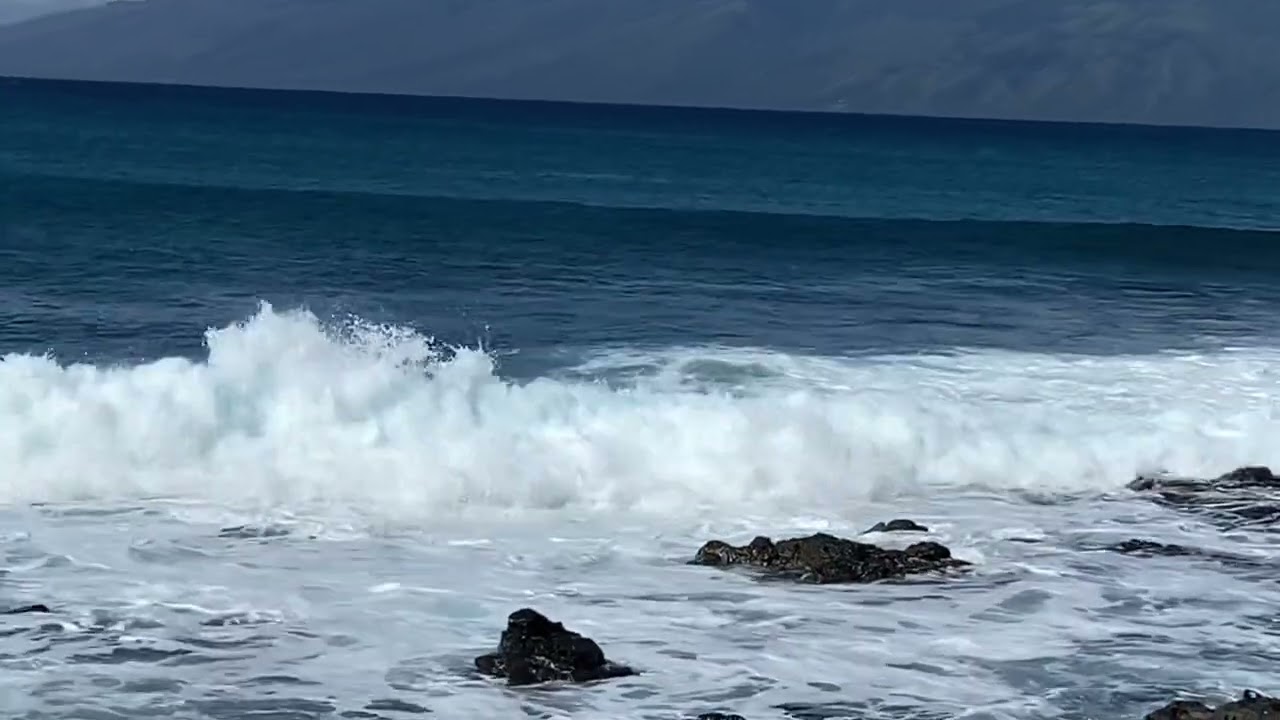 MAUI SURFSPOT NAMED “HOLE IN THE HEAD “ #maui #surf #aloha