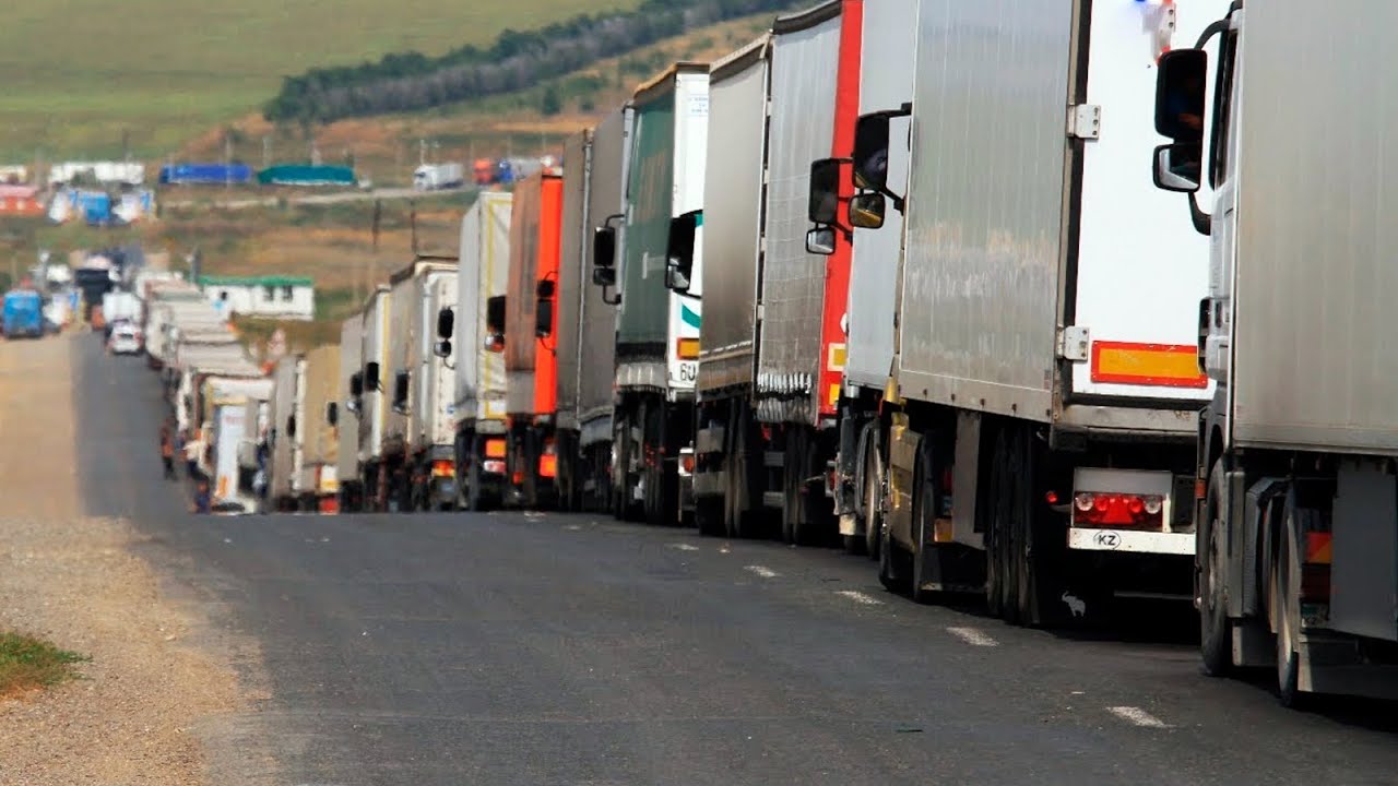 Chaos in Irkutsk: Major traffic jam follows drone strikes on Russian airbases