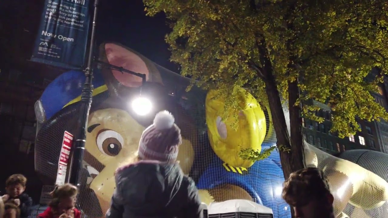 Thanksgiving pre-parade balloon viewing 2022