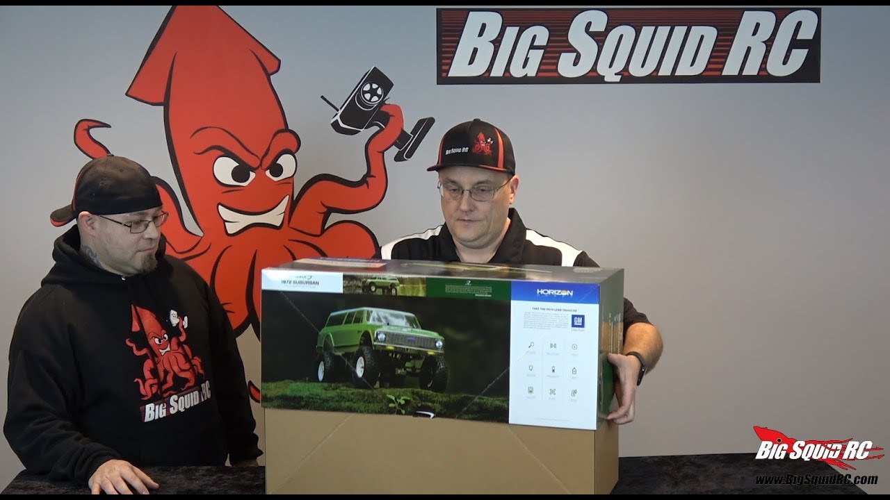 Unboxing the Vaterra 1972 Chevy Suburban Ascender-S Scale Crawler