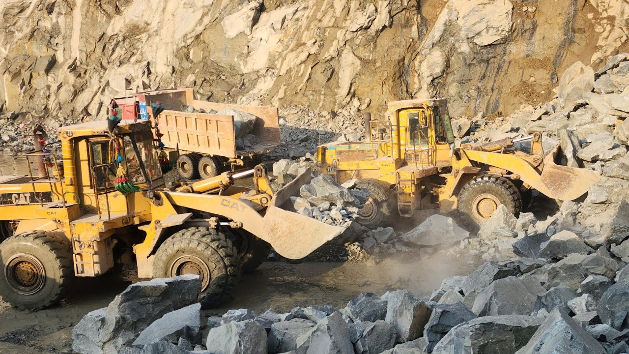 CAT 966D vs. CAT 966E: Ultimate Mountain Rock Loading Challenge