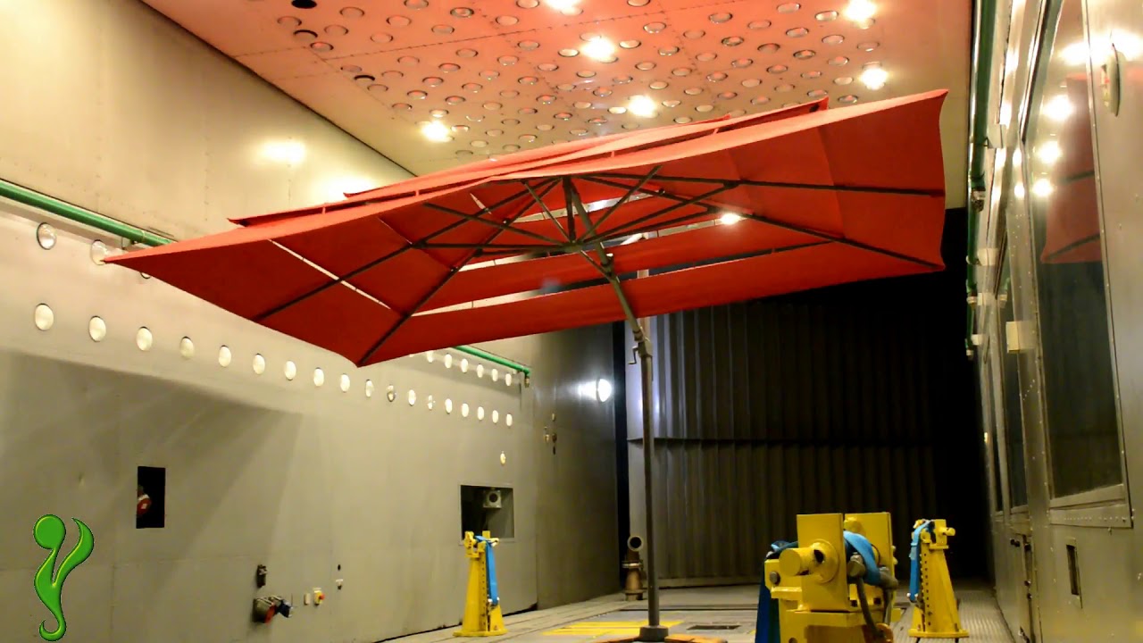 Test d'un parasol Médicis dans une soufflerie