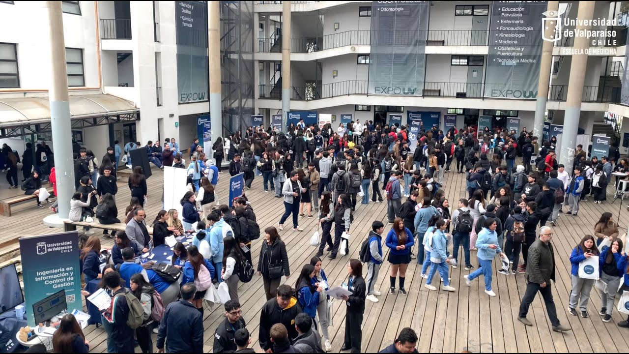 Escuela de Medicina en Expo UV