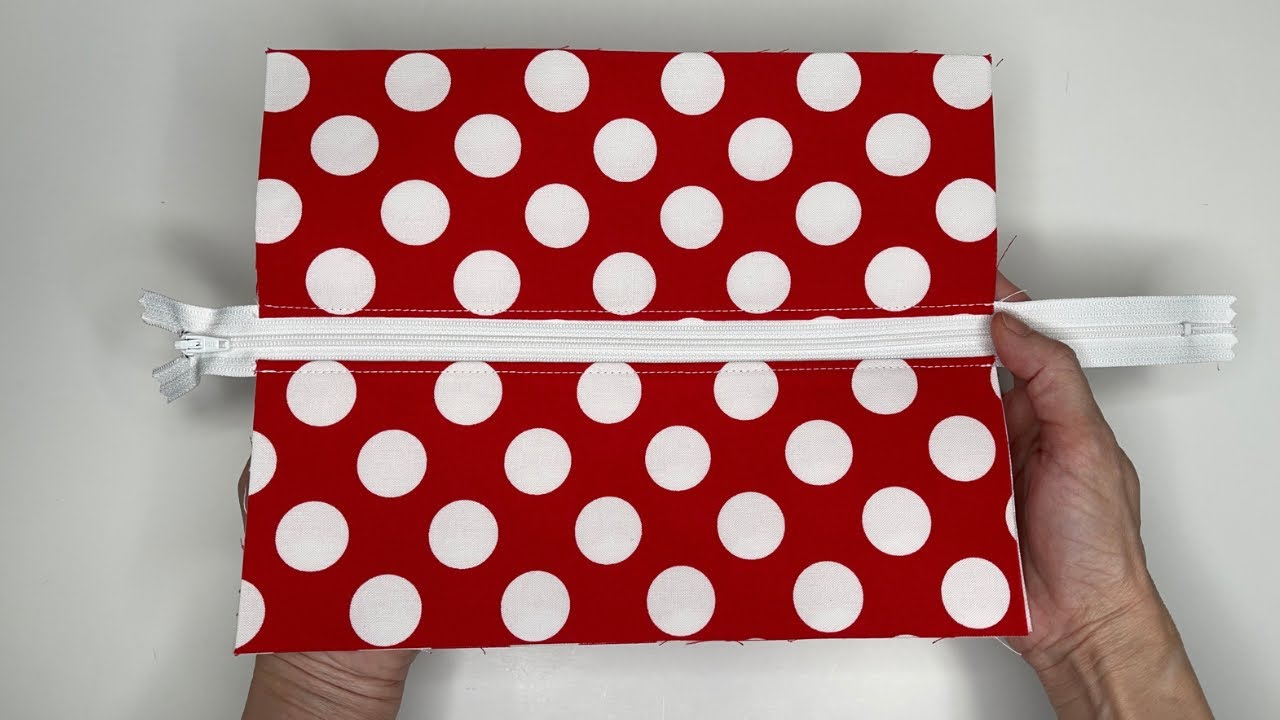 Easy and Quick ❤️ how to sew a Zipper Pouch - DIY @AmyGDIY