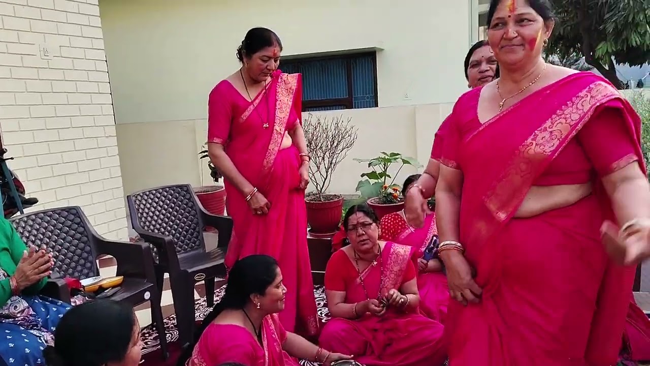 मेरा बाजु रंग रंग मोहन रंग दे मोल