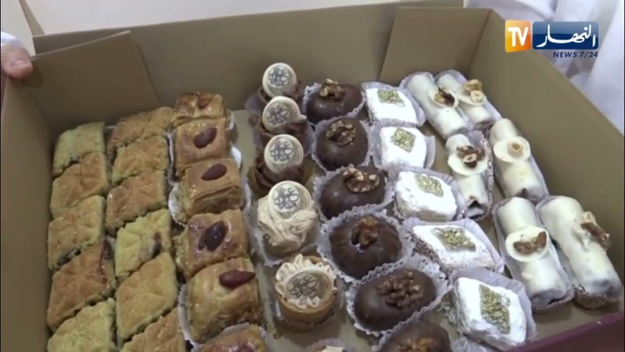 سوق أهراس: قبيل عيد الفطر المبارك.. إقبال النسوة على شراء حلويات العيد