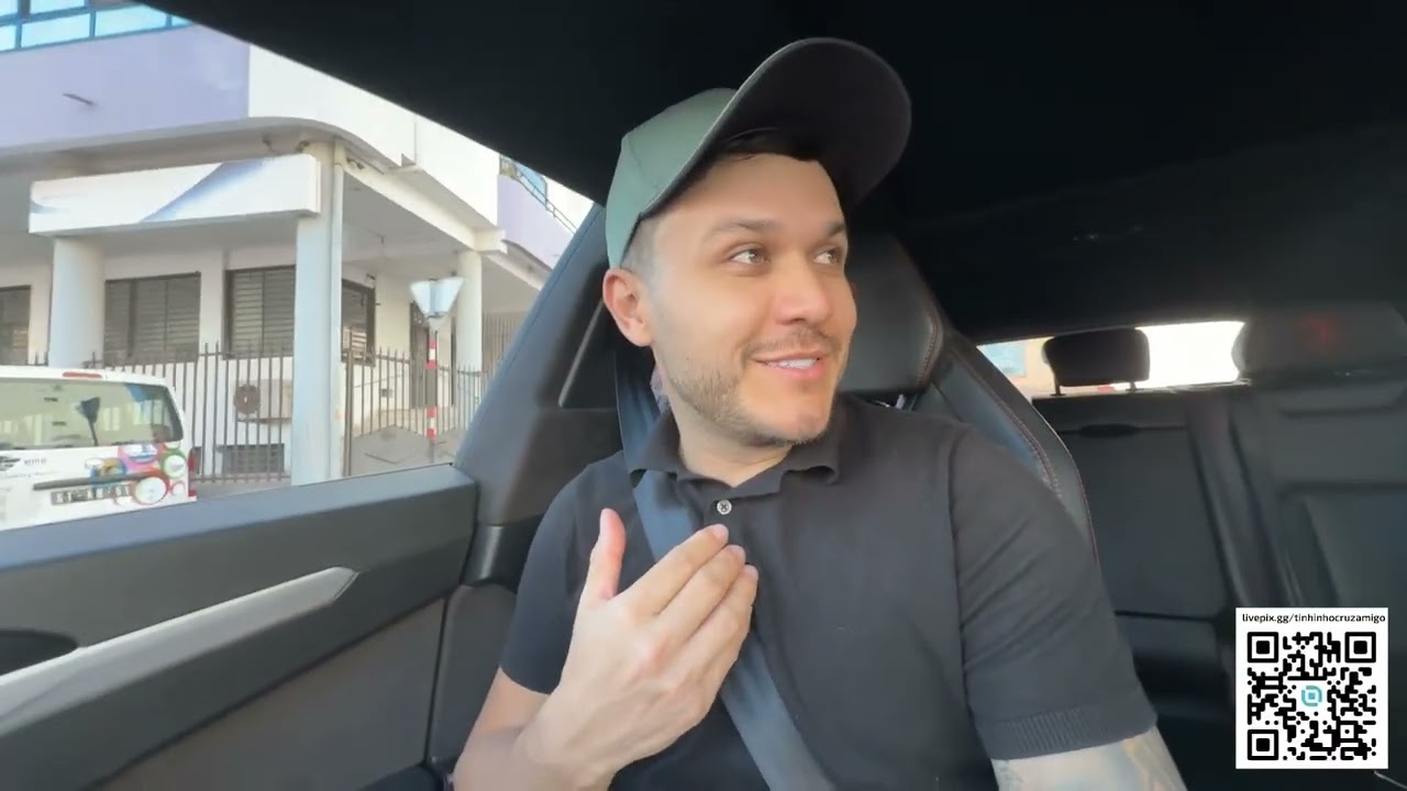 Tininho Trabalhando de Táxi na Lamborghini