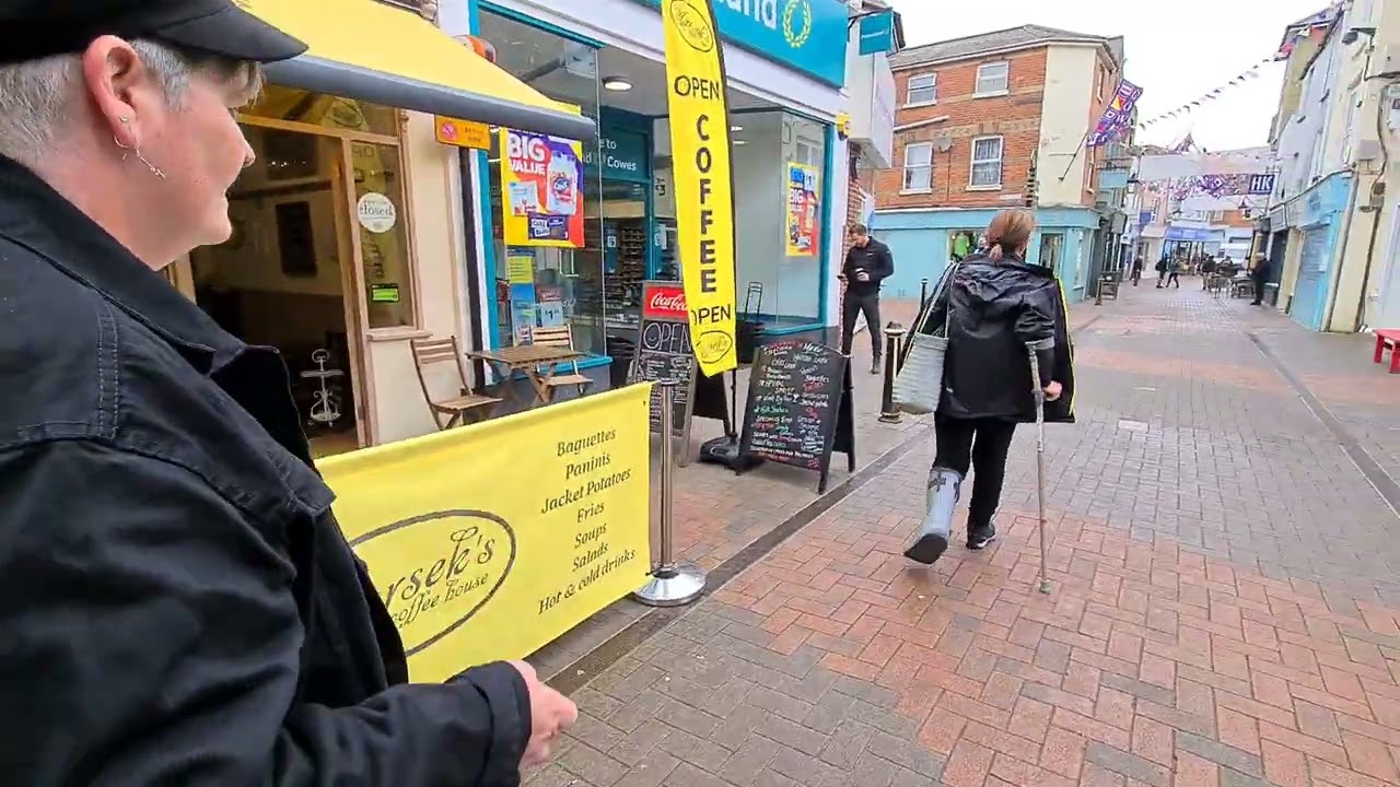 Mini tour of Cowes Isle of Wight (2024)    My home town, its changed!!