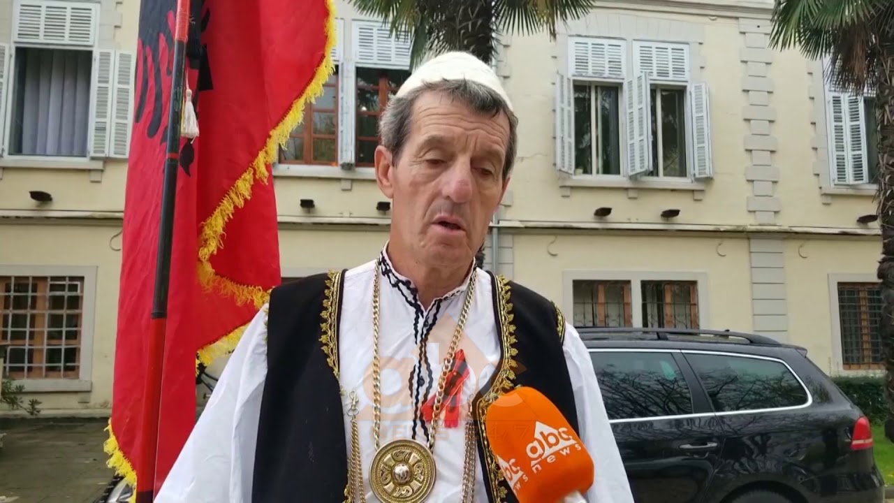 Mali i Zi denon aktivistin shkodran, shpalosi simbolet shqiptare ne Tivar | ABC News Albania