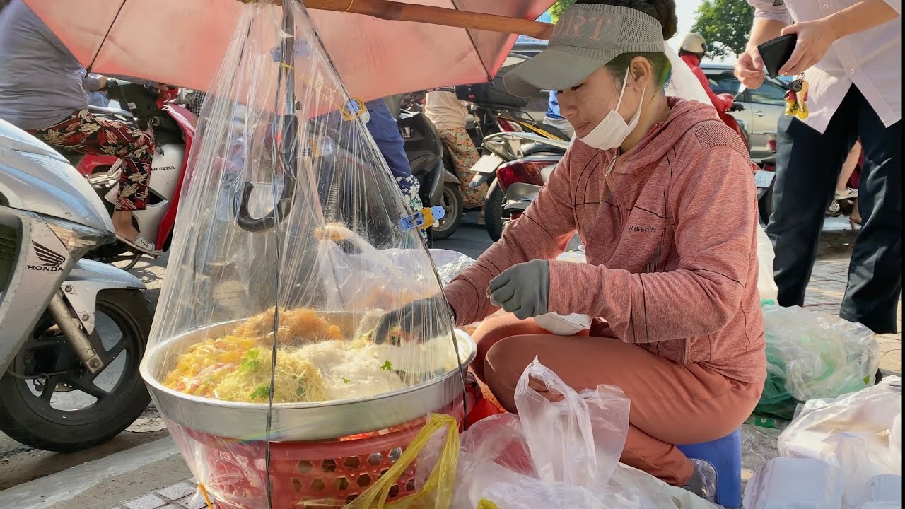 Vietnamese Street food | Pretty woman hardworking fast and cheap food in Saigon