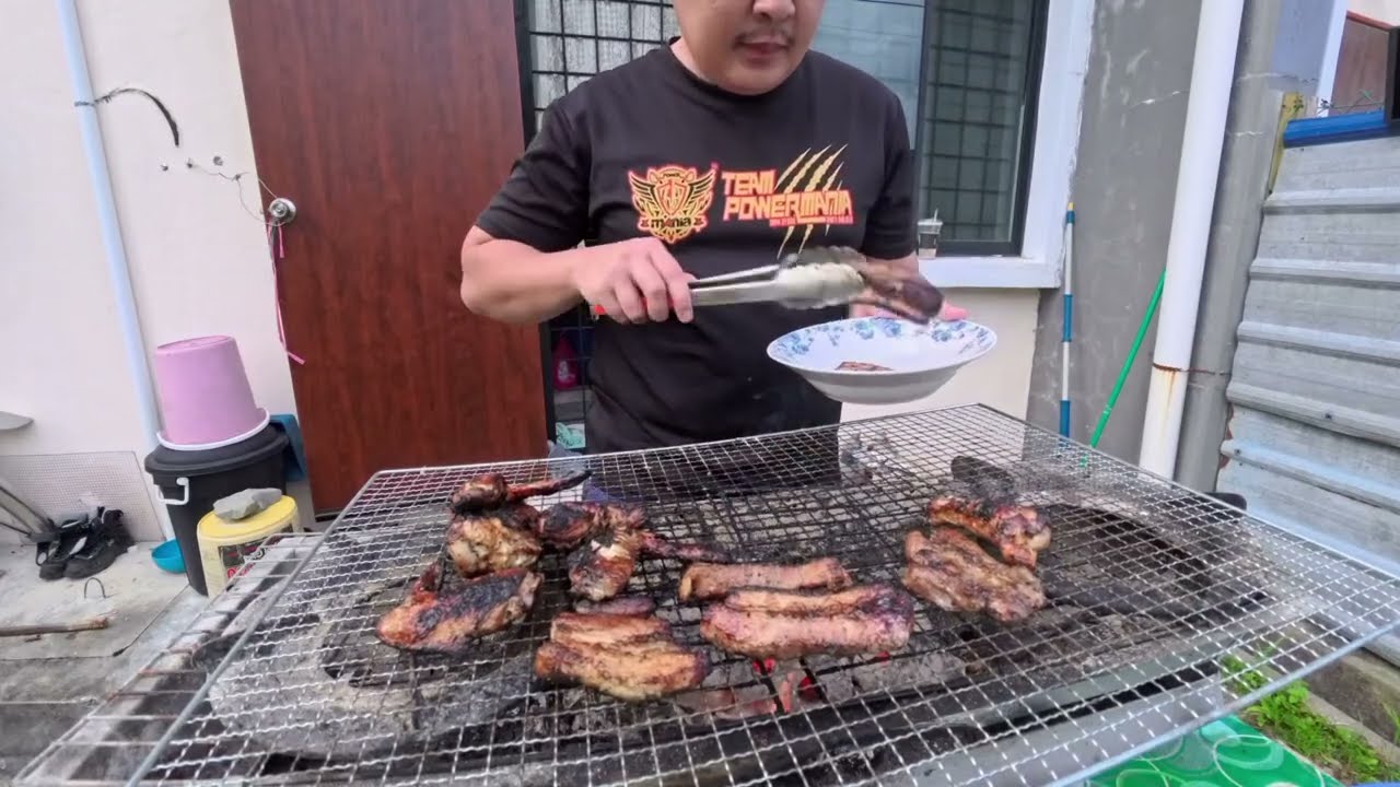 Balik Dari Kerja Terus Bertugas. BBQ OINKS & CIKEN WINGS😋