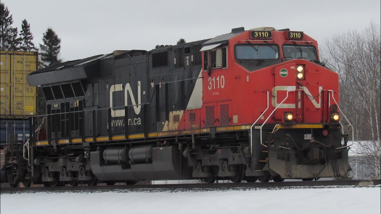 CN 3110 leads a intermodal in Oliver, WI (1/12/25)