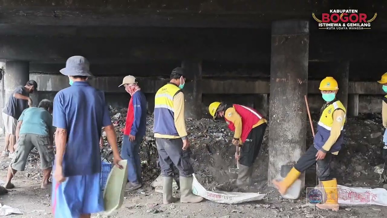 Pembersihan Sampah Fly Over Cileungsi