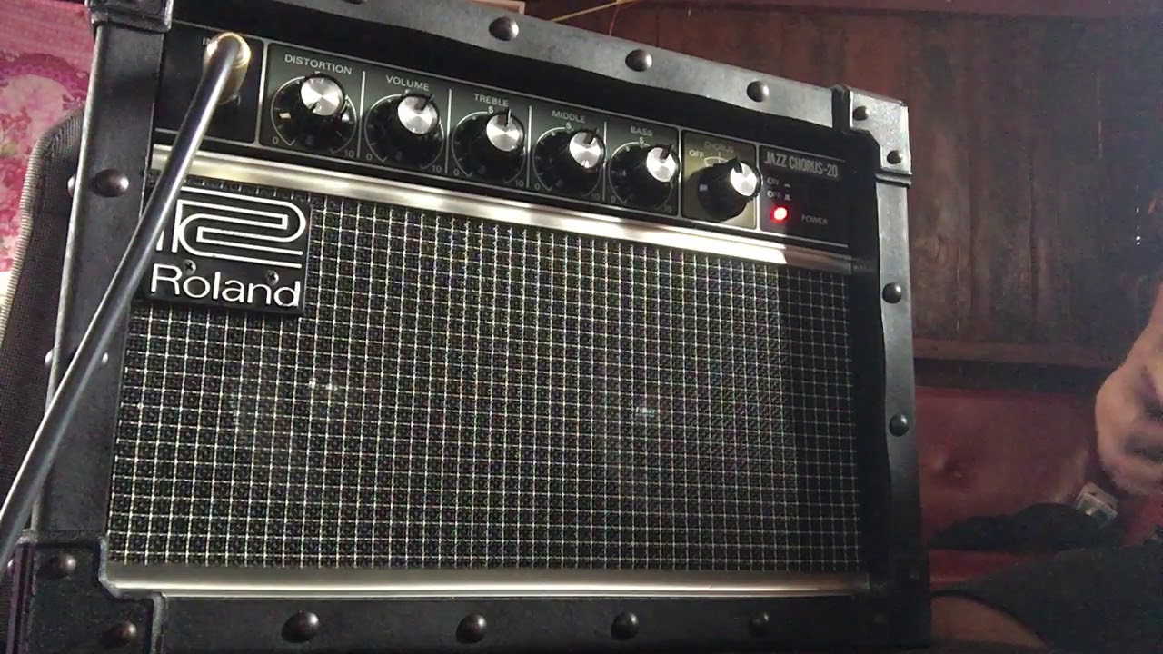 Roland jazz chorus 20 (อิตาลี)  By Maxbaza