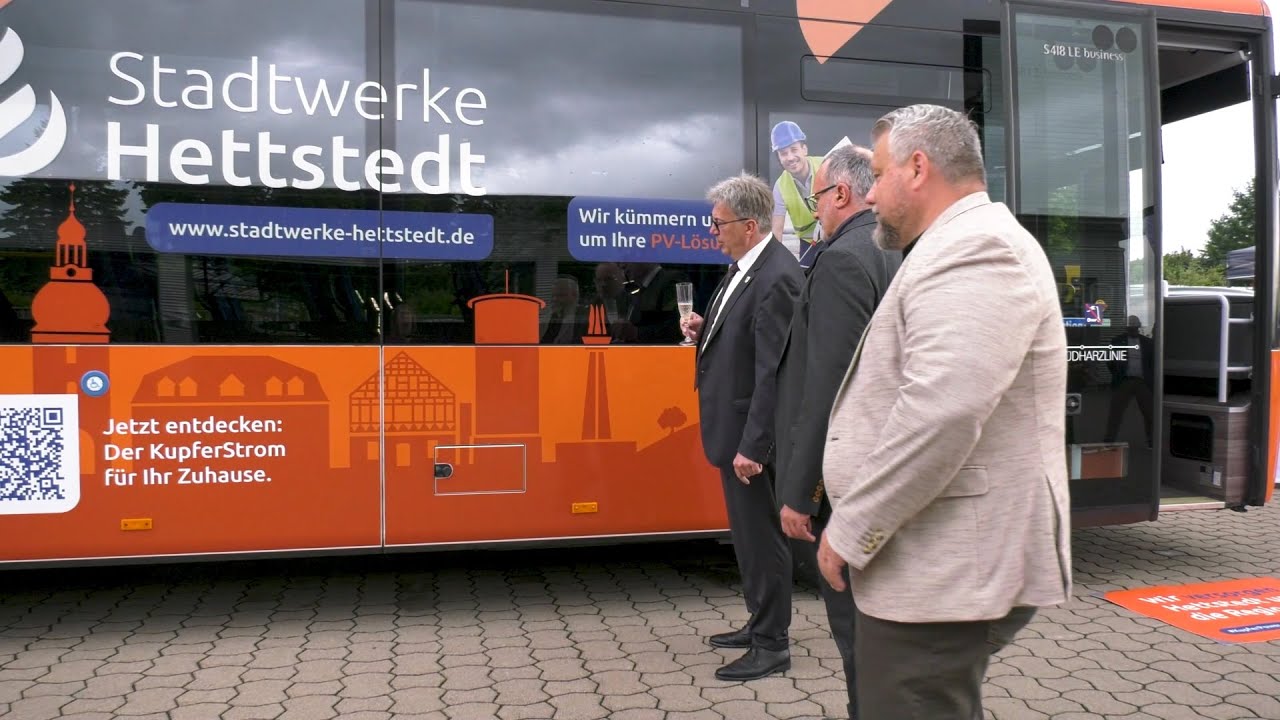 PUNKTum Stadtwerke Hettstedt weihen Schnelllader und Linienbus ein