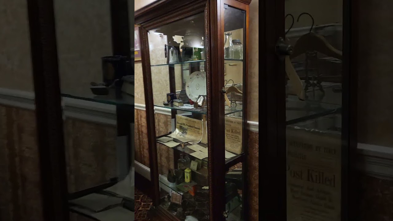 The hotel motel lobby across the theater dinner place 😁💜😇