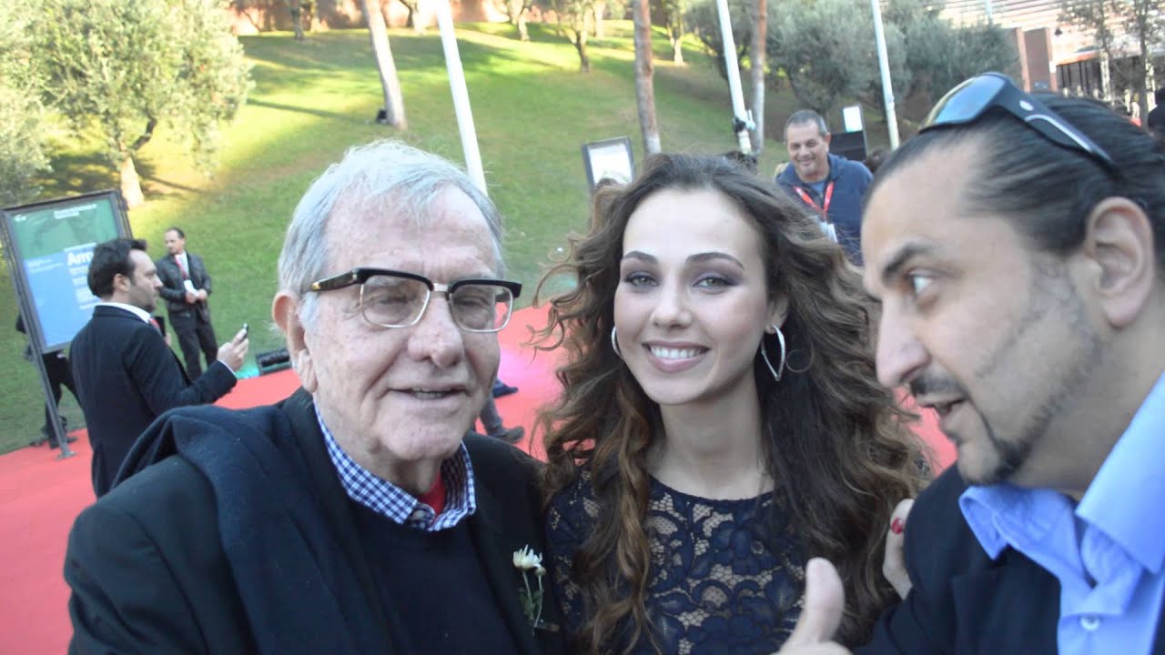 Enrico Lucherini e Adua Del Vesco salutano i fan col Salutatore