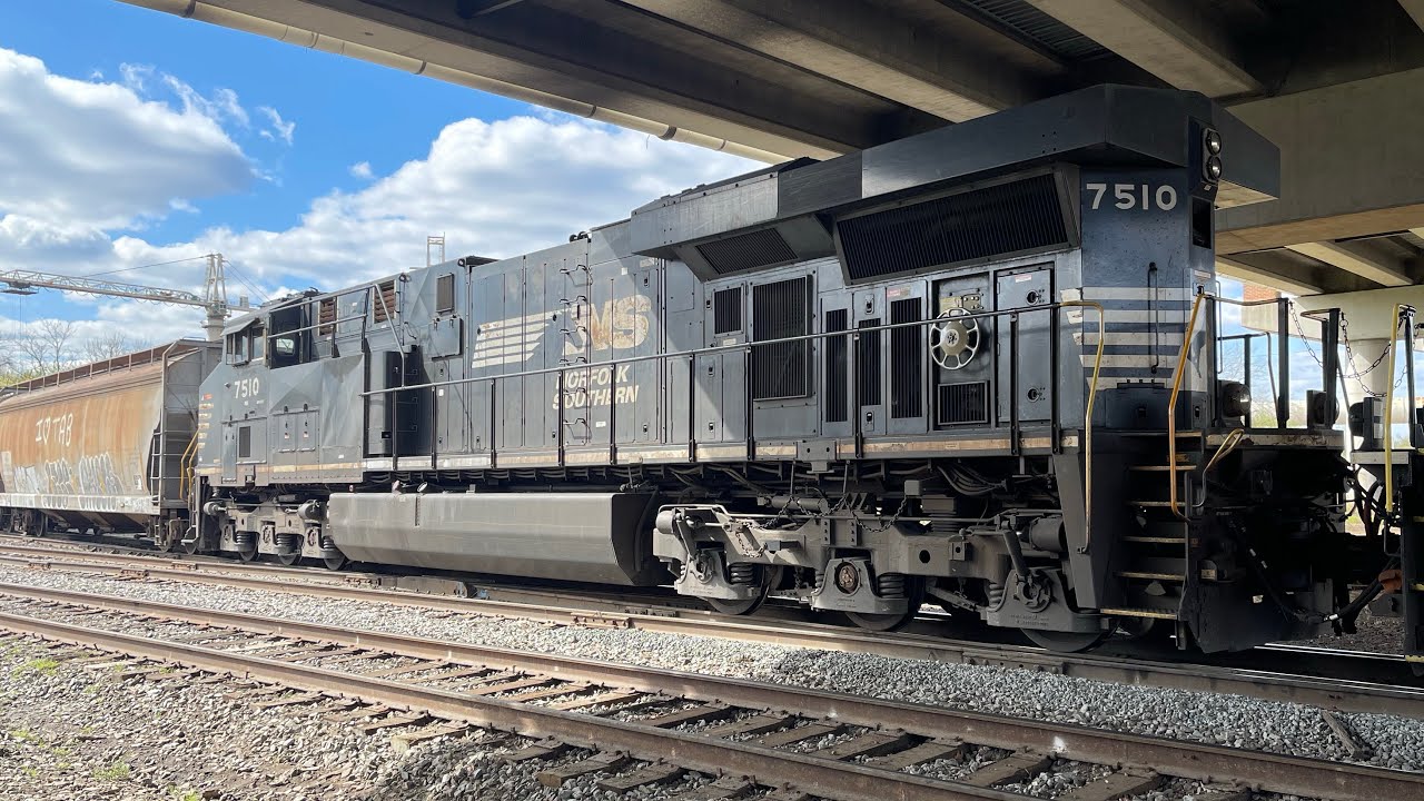 Norfolk Southern ES40DC Startup and Warmup with NS SD40-2 Full Notch