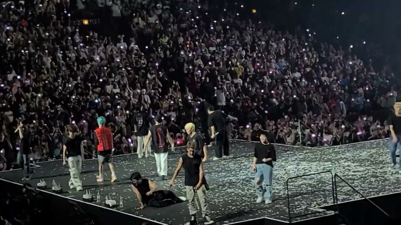 220825 Seventeen - Never Ending Very Nice in Chicago Be the Sun World Tour